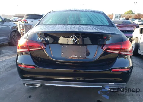 2019 Mercedes-Benz A 220 z USA, uszkodzony, nr VIN WDD3G4EB5KW002004